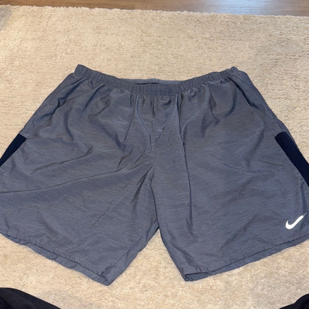 Nike Men's Dark Gray Athletic Shorts